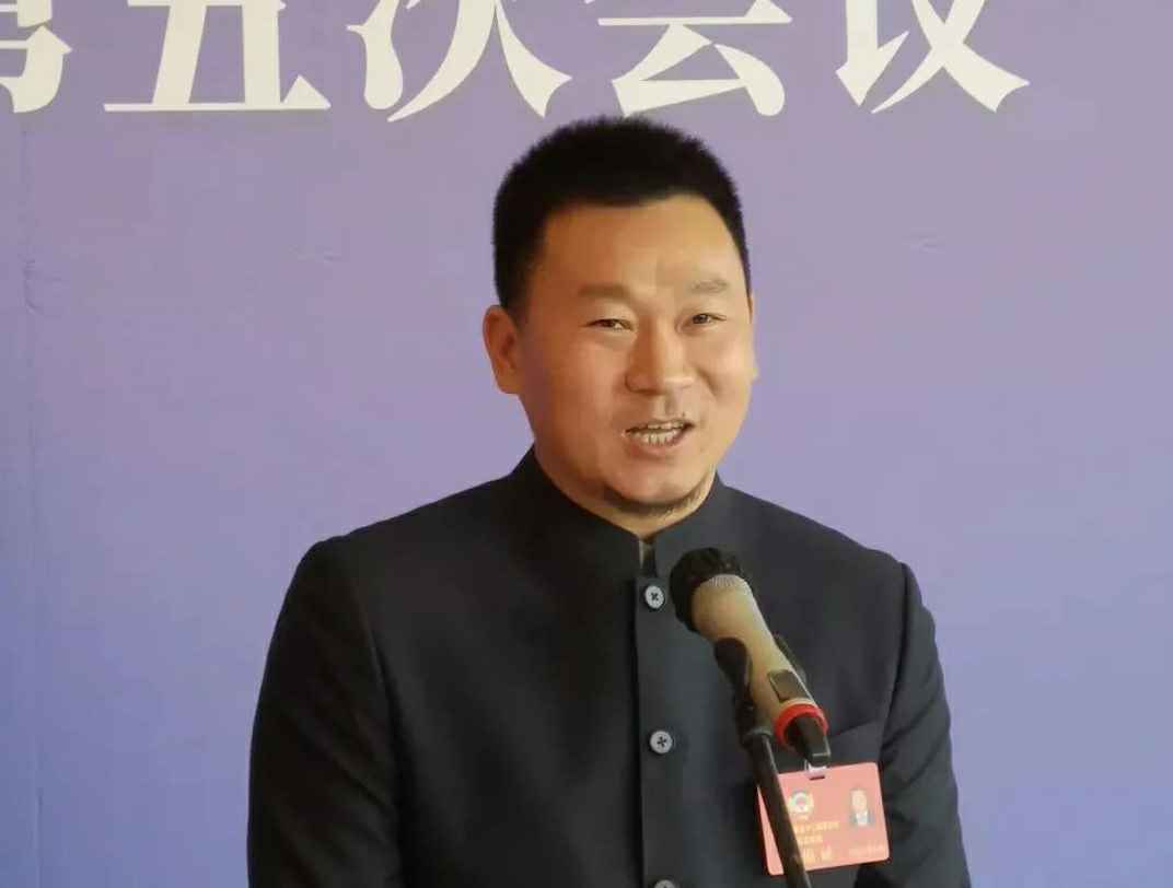 为进一步展示市政协团结、民主、开放、自信的形象，向市民和网友展示政协委员的履职风采，中山市政协十二届五次会议在2月4日上午开幕前开设“委员通道”，市政协委员、乐竞官方版网站登录入口-乐竞(中国)公司总经理陈朝阳走进“委员通道”，回应社会关切的问题。他就如何做好城市应急管理规划的问题进行发言，并回答记者提问。.jpg